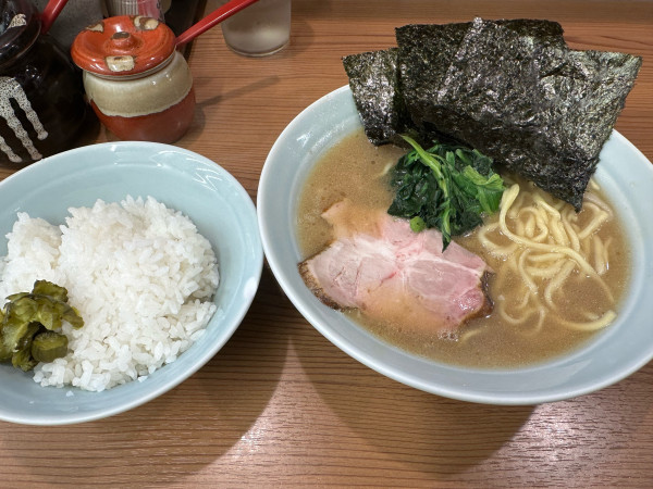 「ラーメン並」@家系らーめん 武将家 外伝の写真