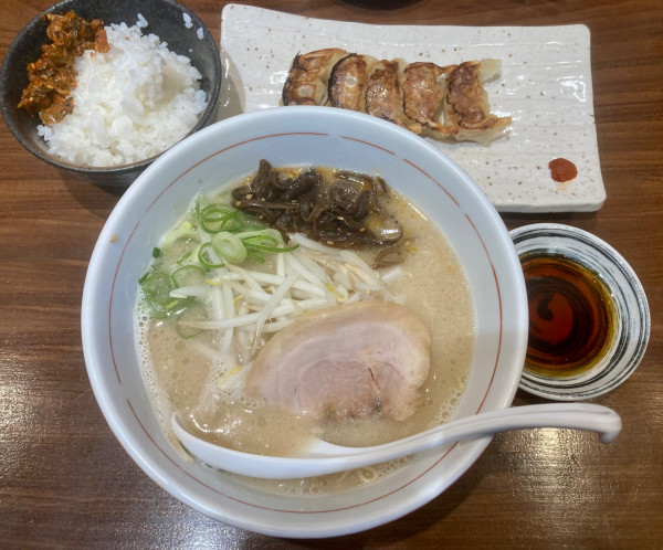 「純氣そば+半餃子+ごはん(Bランチセット)」@麺や 純氣の写真