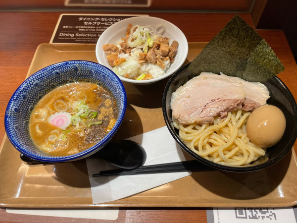 「特製つけ麺　肉飯セット」@白楽 栗山製麺 ラゾーナ川崎店の写真