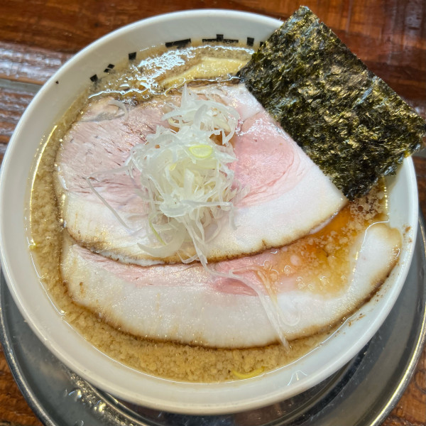「限定7番　 天城黒豚もも肉チャーシュー 背脂入り　反則（ニンニク」@元祖一条流がんこラーメン たま館分店の写真