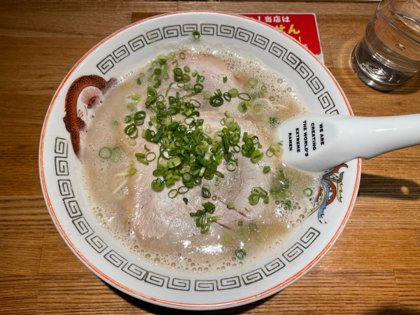 「博多ラーメン」@博多ラーメン でぶちゃん 高田馬場本店の写真