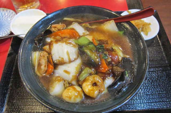 「五目湯麺の定食半チャーハンなし　750円」@花彫酒家の写真