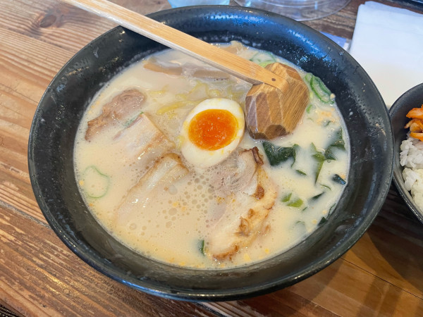 「白湯ラーメン」@らーめん本郷亭 長久手店の写真