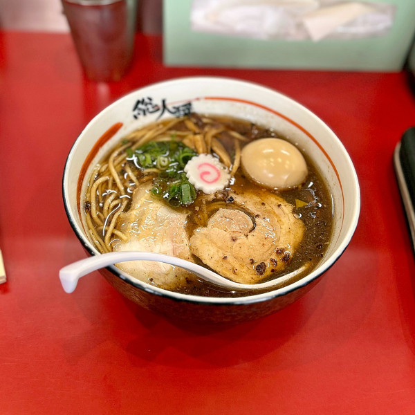 「こいくち醤油ラーメン＋半熟味玉」@総大醤の写真