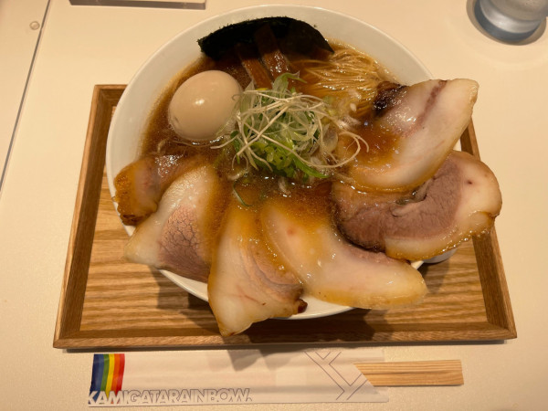 「醤油アマギ＋チャーシュー増し＋味玉アローカナ」@上方レインボーの写真