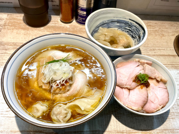 「＜たくみん限定＞ 肉ワンタン入り手揉み中華そば」@中華そば 四つ葉の写真