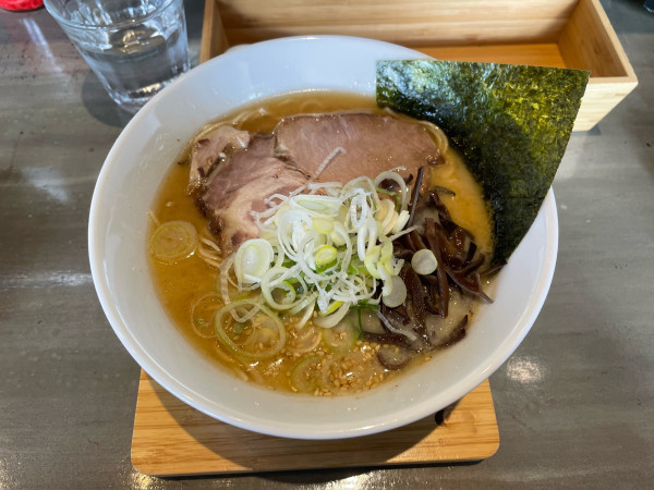 「豚骨ラーメン」@細麺屋 くわとろの写真