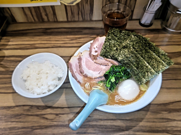 「全部乗せラーメン」@横浜家系らーめん 五丁目ハウスの写真