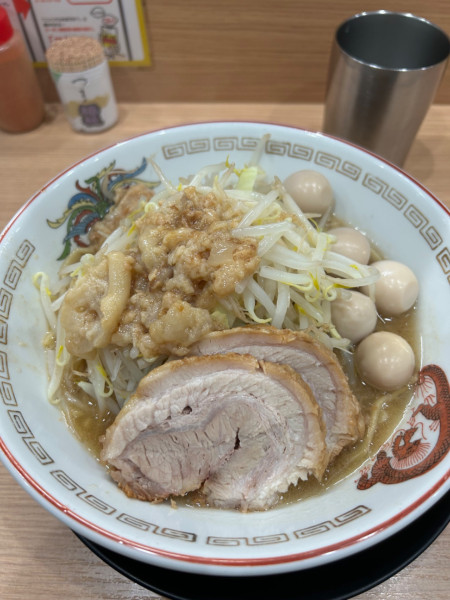 「ミニラーメン うずら(ﾆﾝﾆｸ抜、ｱﾌﾞﾗ)」@ラーメン豚山 金沢文庫店の写真
