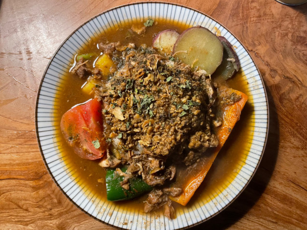 「山椒ポークキーマとチキンカレー」@狛犬 hug meの写真