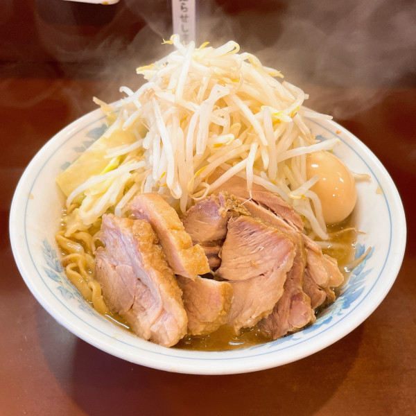 「豚増しラーメン味薄めヤサイＷアブラ＋味玉」@らーめん陸の写真