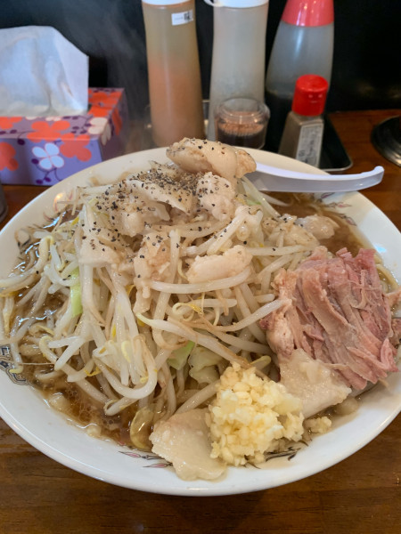 「ラーメン特盛@1030、野菜大、脂大、ニンニク中」@麺とび 六方 エルサあづみ野店の写真