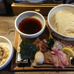 特製昆布水鴨醤油つけ蕎麦