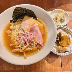 強煮干し鶏醤油（950円）＋マトンわんたん（200円）＋茄子のアチャール飯（250円）