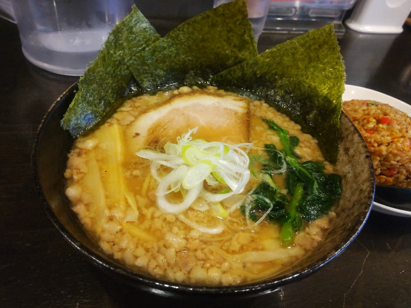 「豚爆醤油830円」@半チャンラーメン たまぞう 下柚木店の写真