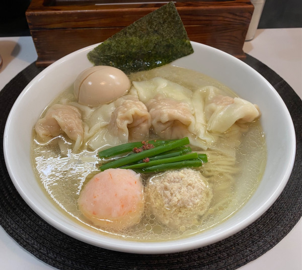 「塩ワンタン麺¥1390・味玉¥150」@麺や金時の写真