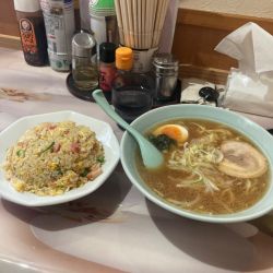 ラーメン＋半チャーハン