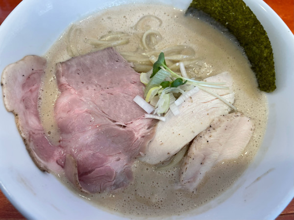 「濃厚鶏白湯」@宝麺 えびす丸の写真