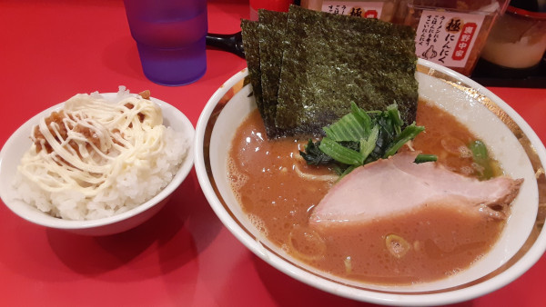 「ラーメン　ライス」@横濱ラーメン 裏野中家 西川口店の写真