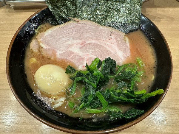 「特製ラーメン中盛」@横浜家系ラーメン 武虎家 尾山台店の写真