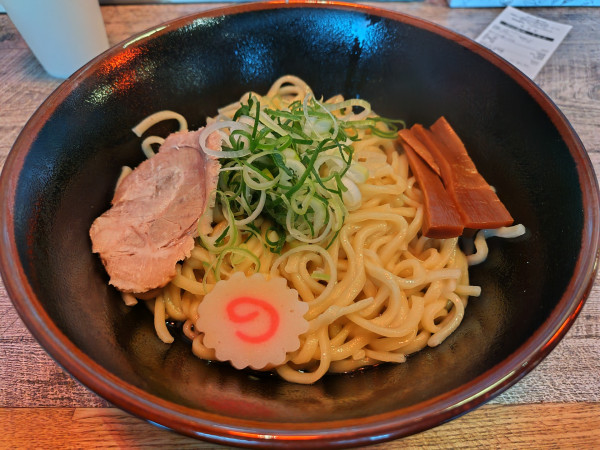 「油そば　大盛り：同額」@油そば専門店 ぶらぶら 横浜本店の写真