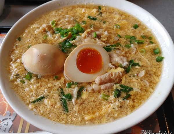 「肉そば嵐Ⅱ玉子まみれ（1,070円）、とろ～り半熟味玉（無料」@らあめん花月嵐 鴻巣店の写真
