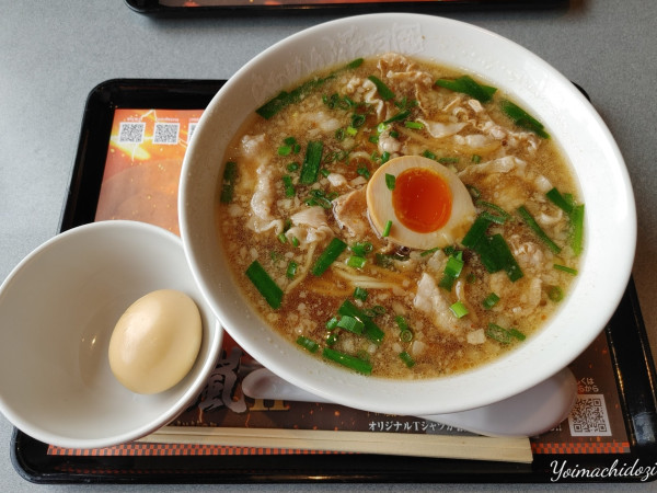 「肉そば嵐Ⅱ（920円）、とろ～り半熟味玉（無料）」@らあめん花月嵐 鴻巣店の写真