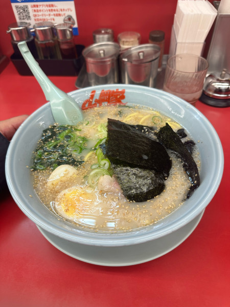 「プレミアム塩とんこつラーメン」@ラーメン山岡家 千歳店の写真