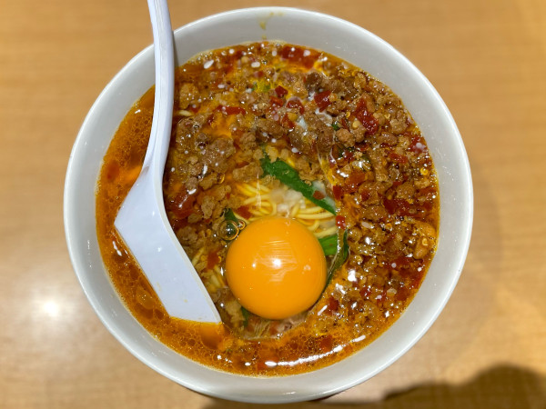 「台湾ラーメン　生卵入り　1000」@味仙 JR名古屋駅店の写真