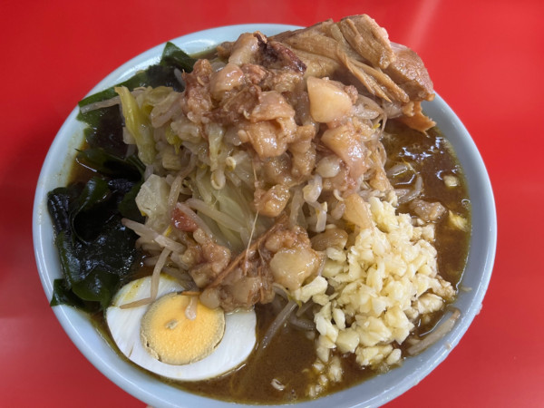 「ザキさんの『あのカレーラーメン』、麺半分」@ラーメン富士丸 東浦和店の写真