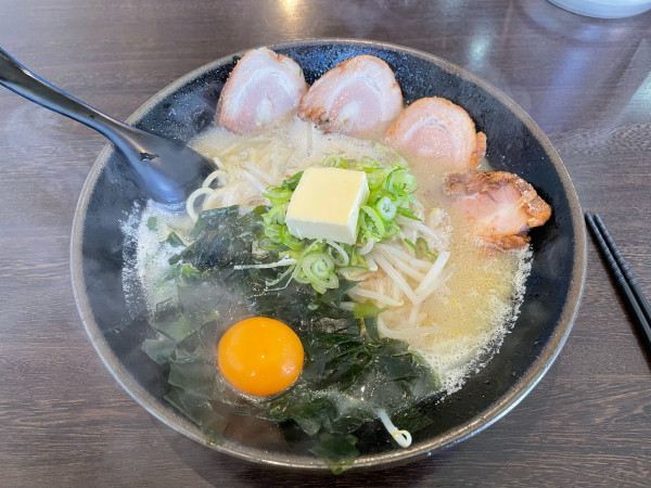 「スタミナチャーシューラーメン　とんこつ中華」@みっていラーメンの写真