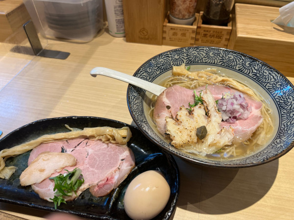 「特製　蟹中華そば」@鴨と蟹 中華そば 燈 登戸店の写真