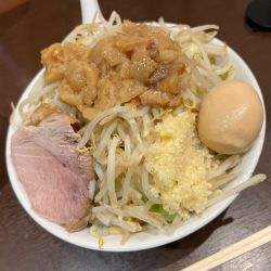小ラーメン（ぶた1枚）『コール』全マシ＋味付玉子