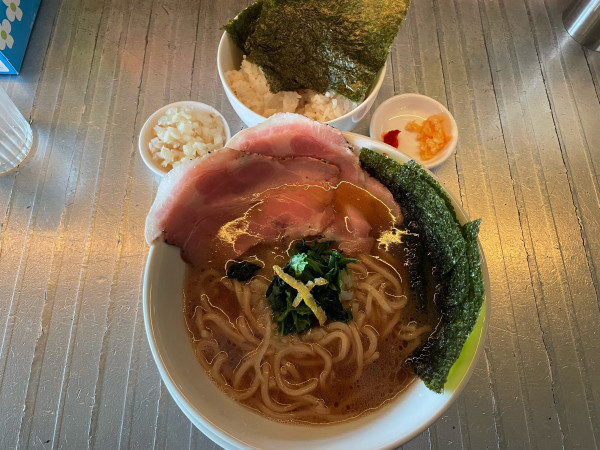 「人類みな兄弟」@人類みな家族 東京本店の写真