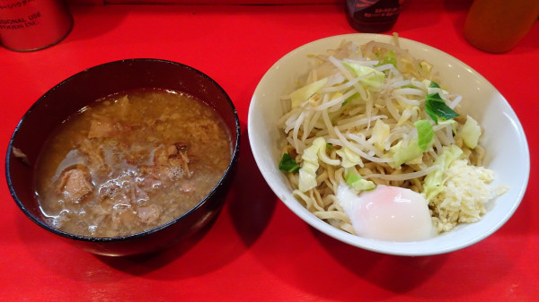 「小つけ麺（1,000円）＋温泉玉子（100円）ニンニク」@ラーメン二郎 府中店の写真