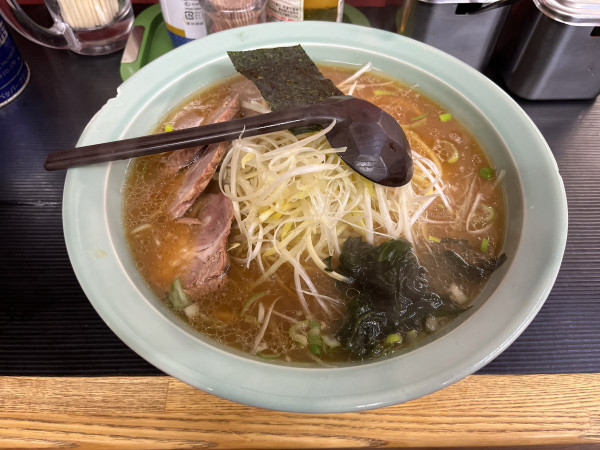 「中盛ネギラーメン 麺硬850円」@ニューラーメンショップ 南大野店の写真