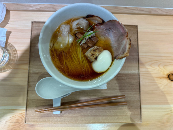 「特製香る鶏醤油ラーメン　ワンタン」@せいめん 未さくの写真