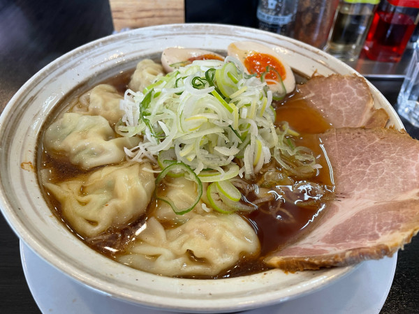 「醤油ワンタン麺(あっさり、細麺)」@ラーメン ROOTSの写真