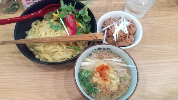 「背脂生姜醤油つけ麺　テール丼」@小麦と肉 桃の木の写真