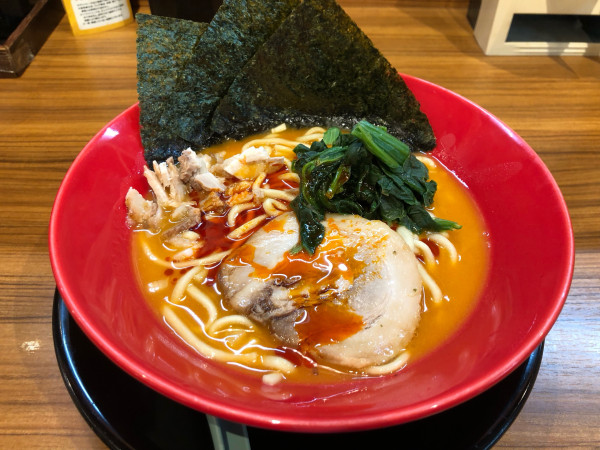 「赤辛家系ラーメン」@横浜家系ラーメン 壱角家 落合南長崎店の写真