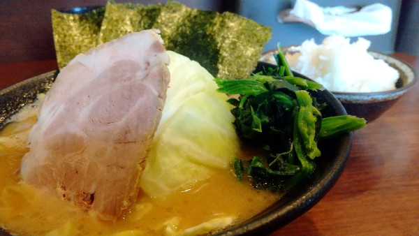 「#ラーメン #850円 #キャベツ #100円 #ライス #15」@弐七家の写真