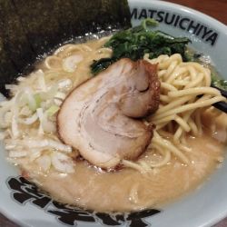 醤油豚骨ラーメン並(800)(固め)