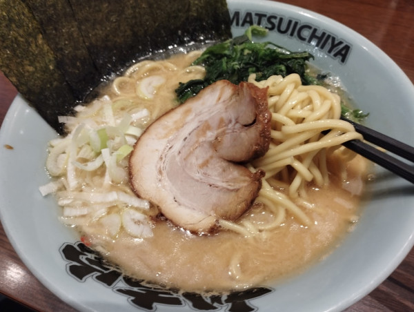 「醤油豚骨ラーメン並(800)(固め)」@松壱家 戸塚店の写真