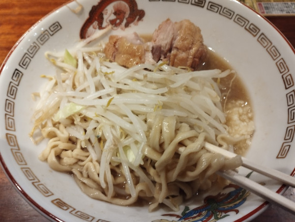 「ミニラーメン(850)ニンニク少し野菜少なめ」@豚山 関内店の写真