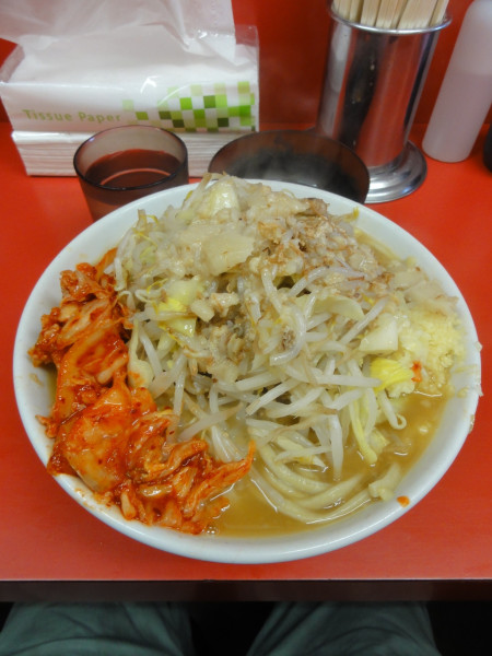 「小850円ニンニク脂キムチ50円生卵50円」@ラーメン二郎 仙台店の写真