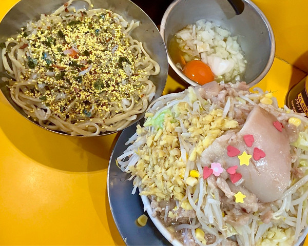 「プチ二郎 しょうが トドメ玉（たまご）×2 玉ねぎたまご けいぽ」@ラーメン二郎 八王子野猿街道店2の写真