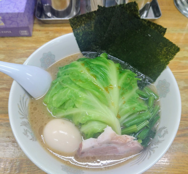 「キャベ玉ラーメン ￥950＋半めん ￥-100＝￥850」@横浜ラーメン厨房 うえむらやの写真