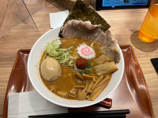 「全乗せ　からみそラーメン」@からみそラーメン ふくろう T-FOOD STADIUMの写真