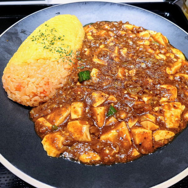 「YELLOWマジック麻婆ライス」@蝋燭屋 プレミアの写真