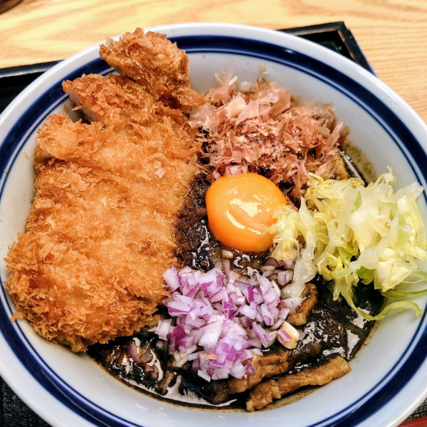 「そば屋のかつ黒カレー丼」@蕎麦前 山都の写真